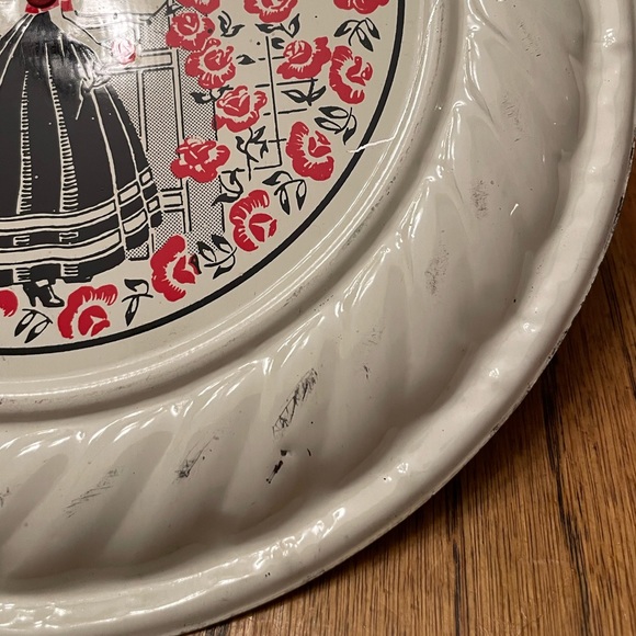 Vintage - Tin chimney flue cover - southern belle silhouette-/red roses. @1930’s - Picture 4 of 7